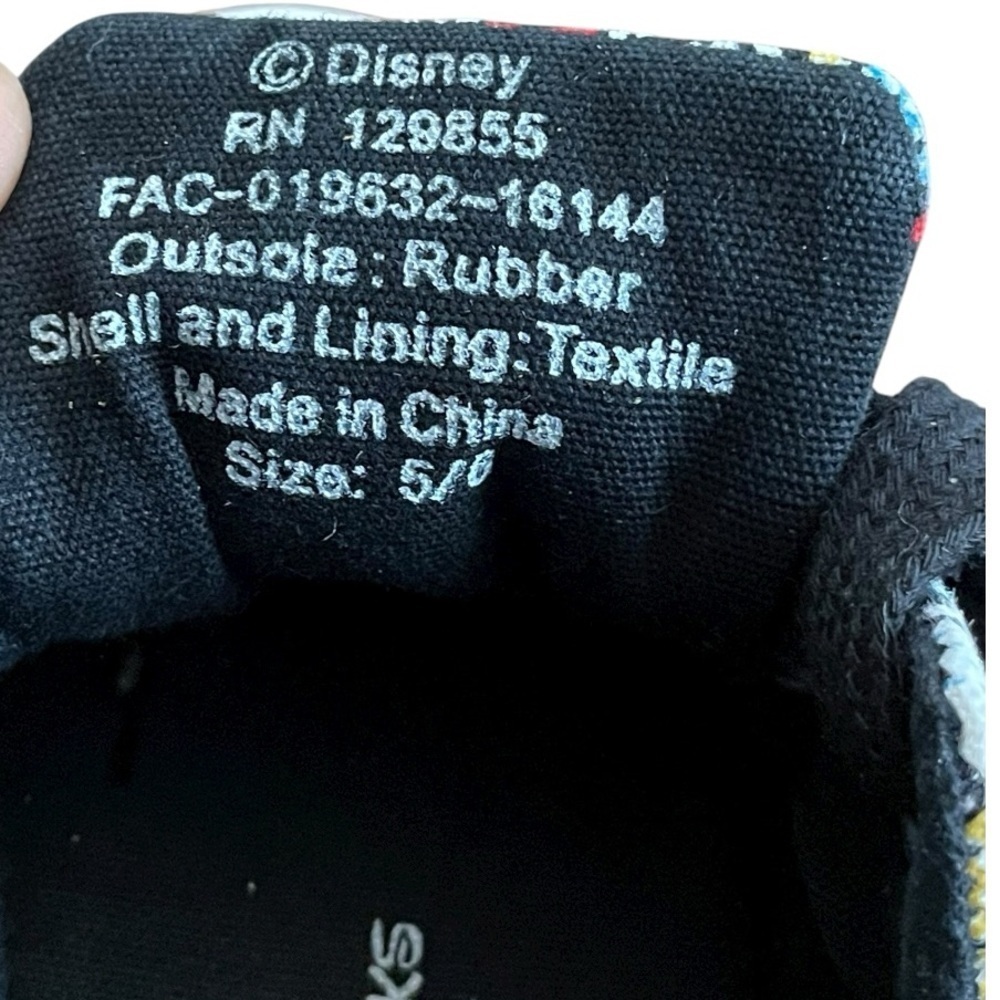 Disney Parks Kids Mickey Mouse & Friends Comic Theme Sneakers Size 5/6 - Picture 6 of 8